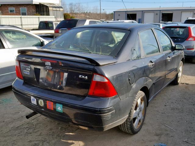 1FAHP34N46W185512 - 2006 FORD FOCUS ZX4 BLACK photo 4