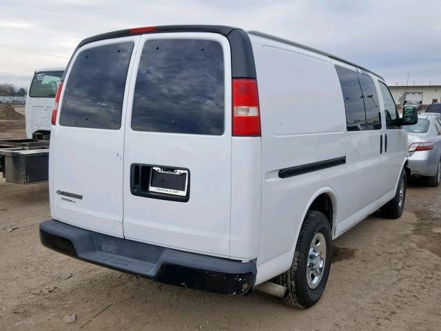 1GCFG15T871204922 - 2007 CHEVROLET EXPRESS G1 WHITE photo 4