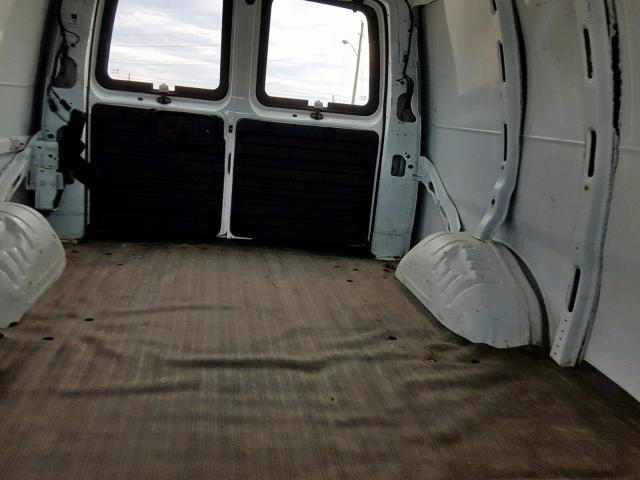 1GCFG15T871204922 - 2007 CHEVROLET EXPRESS G1 WHITE photo 6