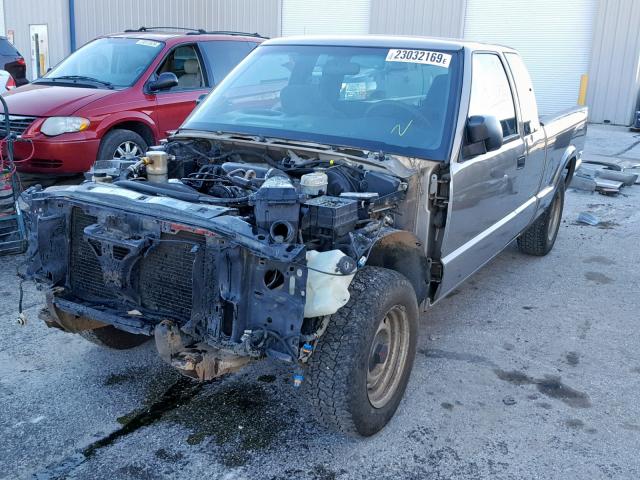 1GTCS19W328186318 - 2002 GMC SONOMA GRAY photo 2