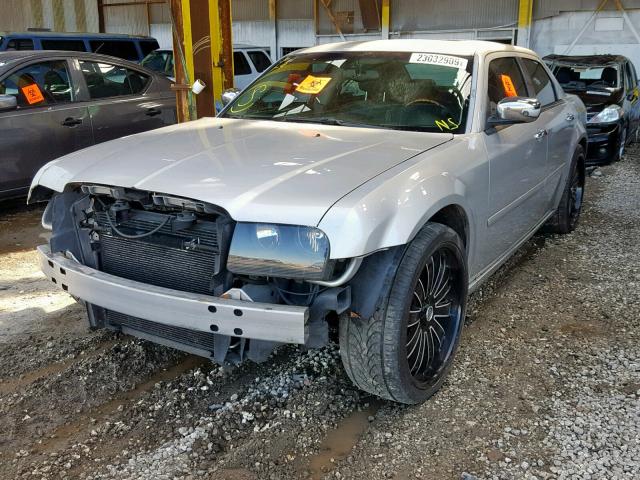 2C3JA53G35H512463 - 2005 CHRYSLER 300 TOURIN SILVER photo 2