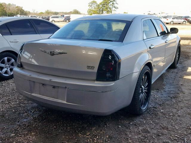 2C3JA53G35H512463 - 2005 CHRYSLER 300 TOURIN SILVER photo 4