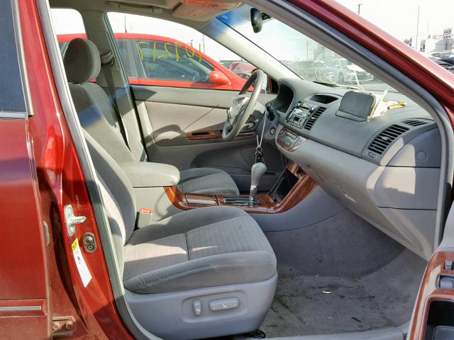 4T1BE32K95U068920 - 2005 TOYOTA CAMRY LE RED photo 5