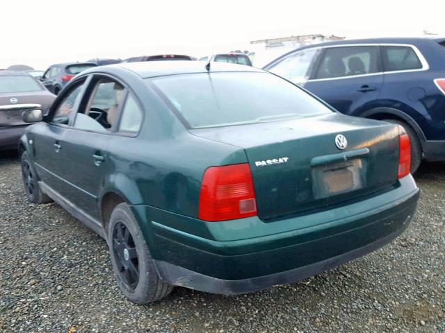 WVWMA23B3YP159234 - 2000 VOLKSWAGEN PASSAT GLS GREEN photo 3