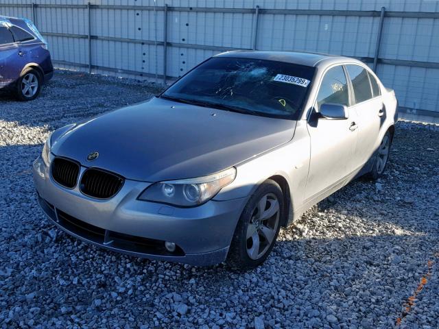 WBANA53565B864910 - 2005 BMW 525 I GRAY photo 2