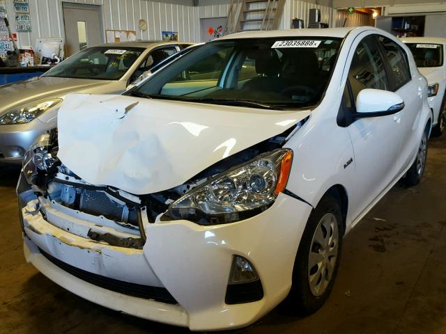 JTDKDTB3XD1545032 - 2013 TOYOTA PRIUS C WHITE photo 2