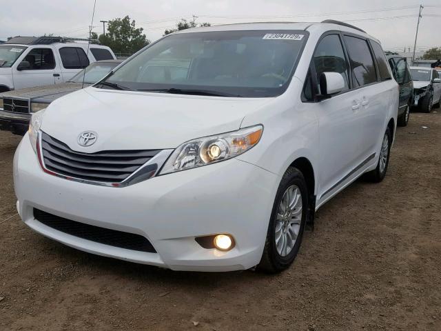 5TDYK3DC2ES445749 - 2014 TOYOTA SIENNA XLE WHITE photo 2