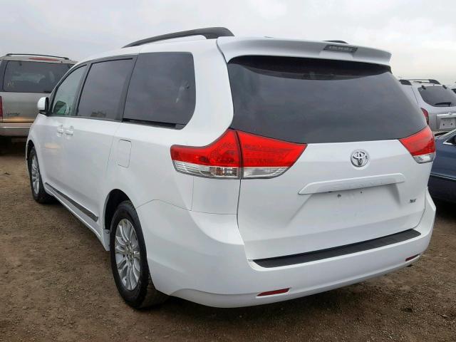 5TDYK3DC2ES445749 - 2014 TOYOTA SIENNA XLE WHITE photo 3