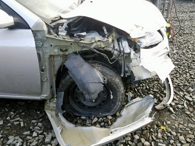 KMHDU4AD4AU187506 - 2010 HYUNDAI ELANTRA BL SILVER photo 9