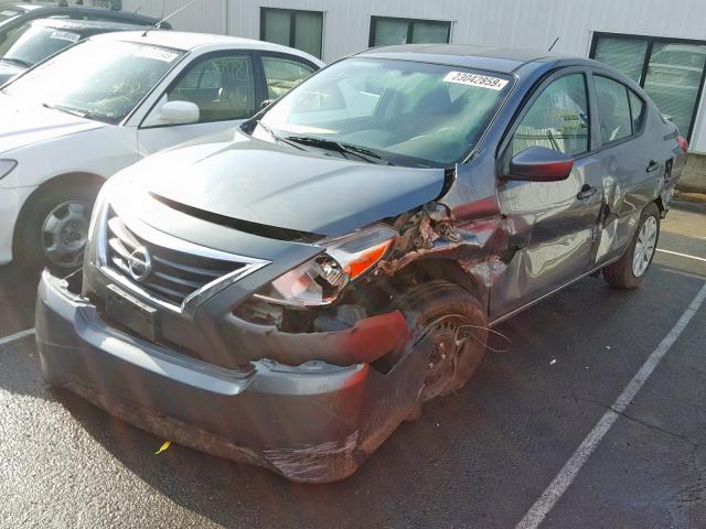 3N1CN7AP0HL901101 - 2017 NISSAN VERSA S GRAY photo 2