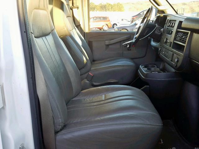 1GCZGGFFXH1271659 - 2017 CHEVROLET EXPRESS G3 WHITE photo 5