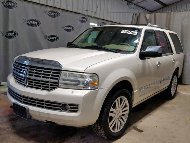 5LMFU27597LJ16732 - 2007 LINCOLN NAVIGATOR WHITE photo 2