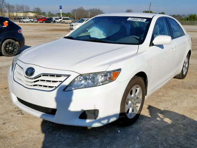 4T1BF3EK4BU638388 - 2011 TOYOTA CAMRY BASE WHITE photo 2