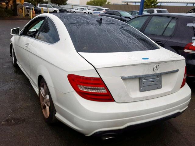 WDDGJ4HB7CF914682 - 2012 MERCEDES-BENZ C 250 WHITE photo 3