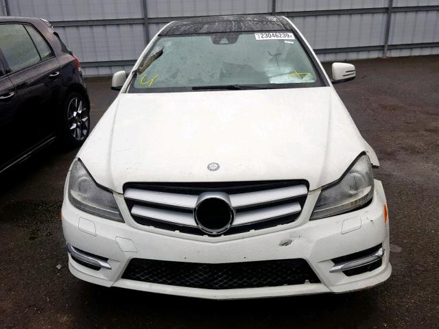 WDDGJ4HB7CF914682 - 2012 MERCEDES-BENZ C 250 WHITE photo 9