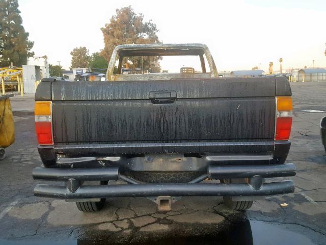 JT4RN65S3E5021697 - 1984 TOYOTA PICKUP RN6 BLACK photo 10