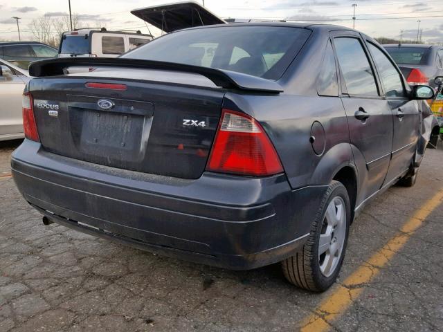 1FAHP34N75W161381 - 2005 FORD FOCUS ZX4 BLACK photo 4