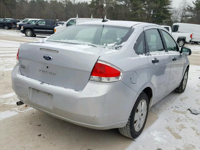 1FAHP34N58W107825 - 2008 FORD FOCUS S/SE SILVER photo 4