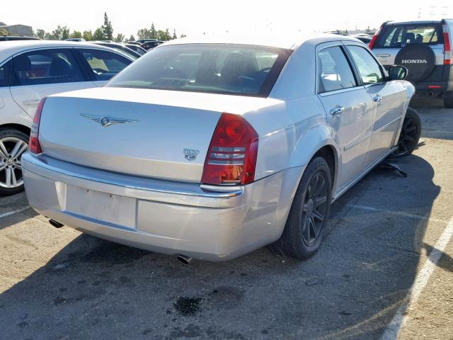 2C3JA63HX5H136049 - 2005 CHRYSLER 300C SILVER photo 4