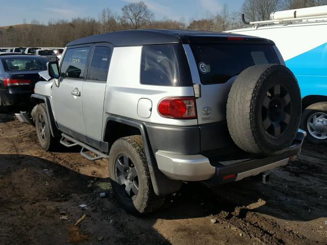 JTEBU11F170046853 - 2007 TOYOTA FJ CRUISER SILVER photo 3