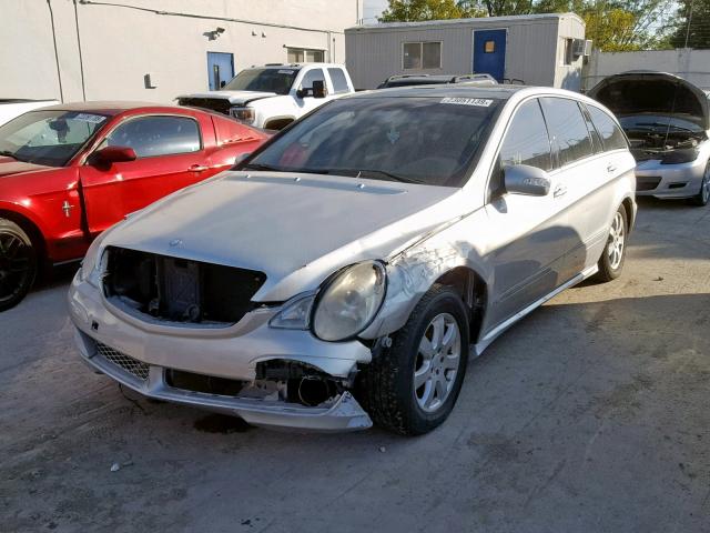 4JGCB65E77A459606 - 2007 MERCEDES-BENZ R 350 SILVER photo 2