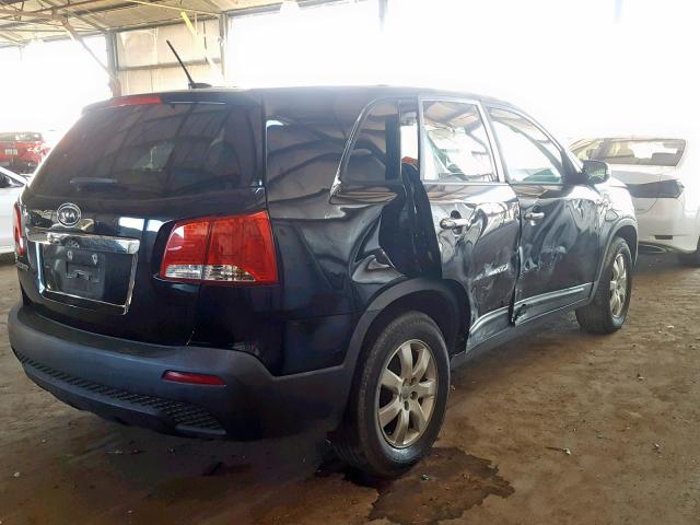 5XYKT3A18DG333104 - 2013 KIA SORENTO LX BLACK photo 4