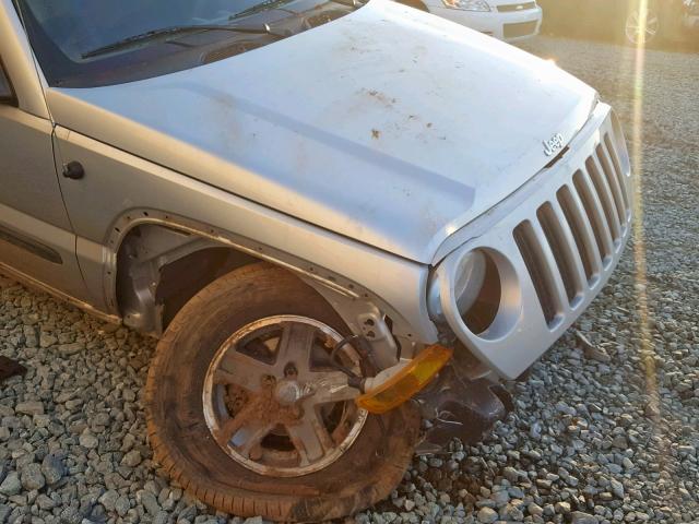 1J4GL38K86W219785 - 2006 JEEP LIBERTY RE SILVER photo 9