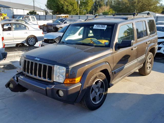1J8HH48N26C221893 - 2006 JEEP COMMANDER BROWN photo 2