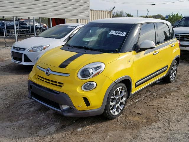 ZFBCFADH7EZ003761 - 2014 FIAT 500L TREKK YELLOW photo 2