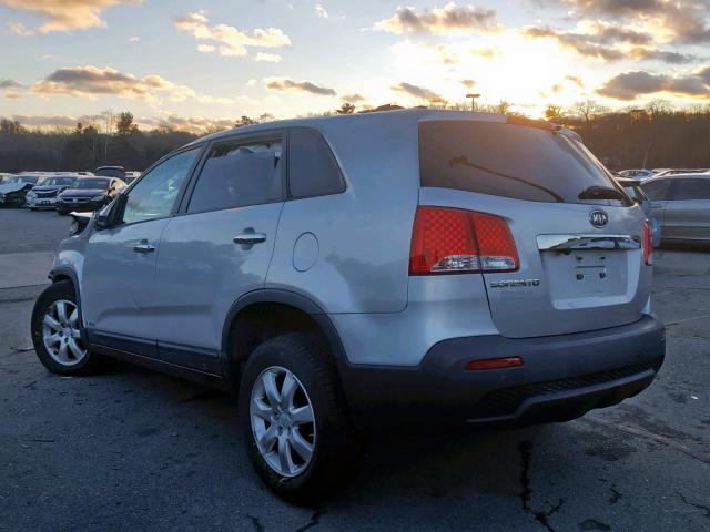 5XYKTCA17BG055132 - 2011 KIA SORENTO BA SILVER photo 3