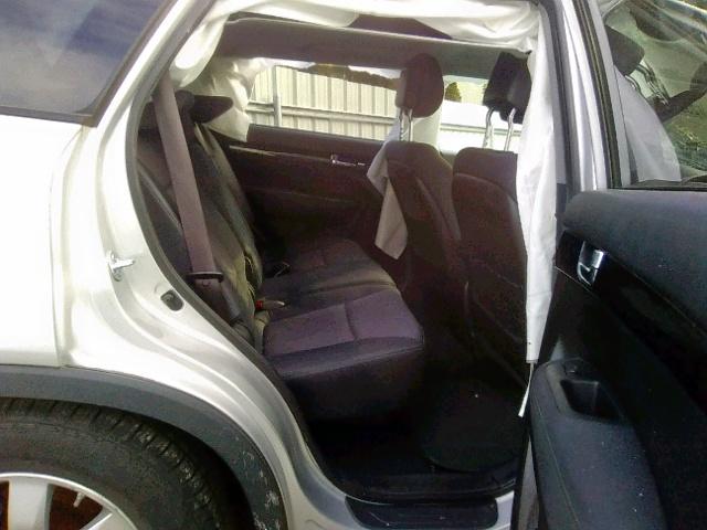 5XYKTCA17BG055132 - 2011 KIA SORENTO BA SILVER photo 6