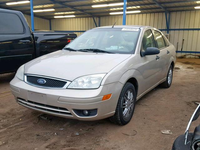 1FAFP34N17W130203 - 2007 FORD FOCUS ZX4 GOLD photo 2