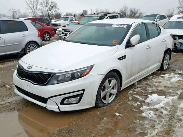 KNAGM4A72F5558074 - 2015 KIA OPTIMA LX WHITE photo 2