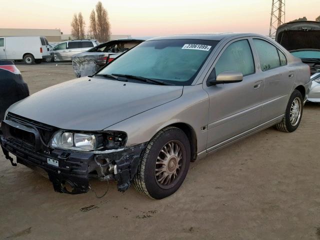 YV1RS640452447032 - 2005 VOLVO S60 GOLD photo 2