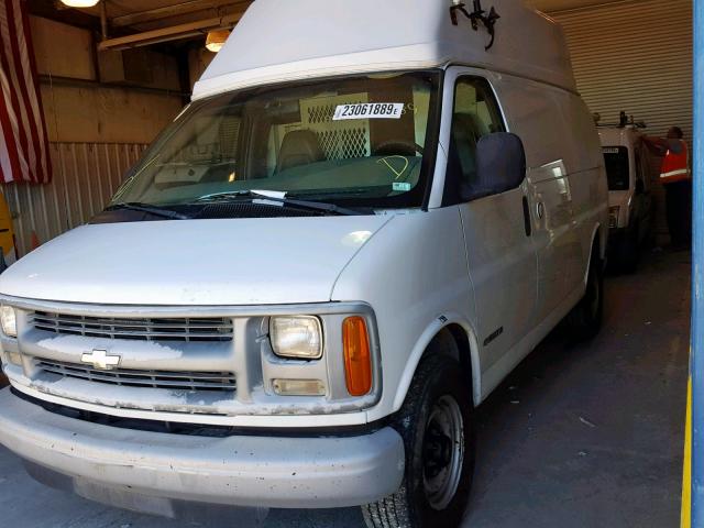 1GCHG35R811149646 - 2001 CHEVROLET EXPRESS G3 WHITE photo 2