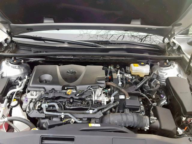 4T1B21HK4JU503907 - 2018 TOYOTA CAMRY HYBR SILVER photo 7