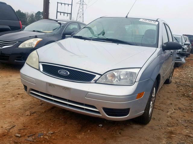 1FAFP34NX6W187966 - 2006 FORD FOCUS ZX4 SILVER photo 2