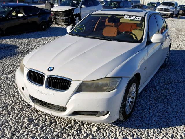 WBAPH735X9A174203 - 2009 BMW 328 I WHITE photo 2