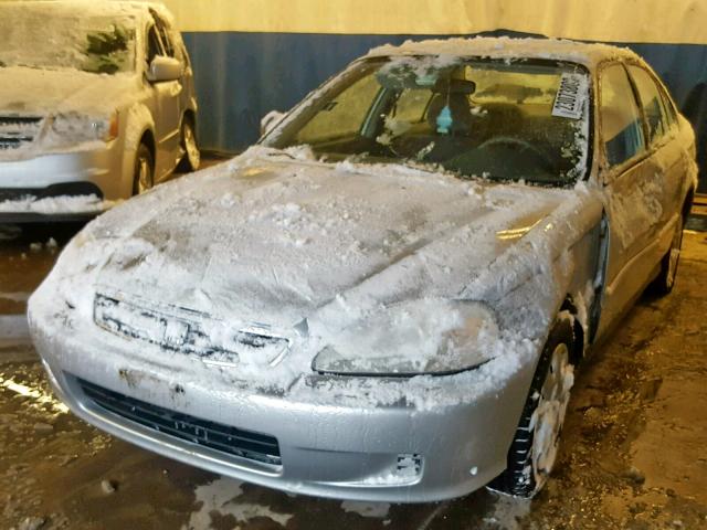 2HGEJ6613YH570458 - 2000 HONDA CIVIC BASE SILVER photo 2