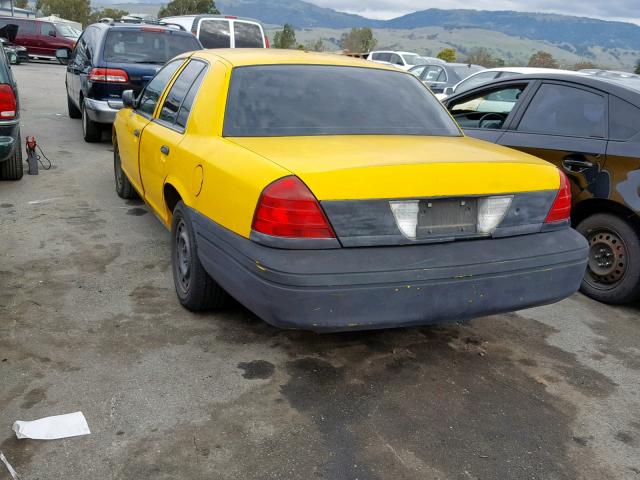 2FAHP71W33X156359 - 2003 FORD CROWN VICT YELLOW photo 3