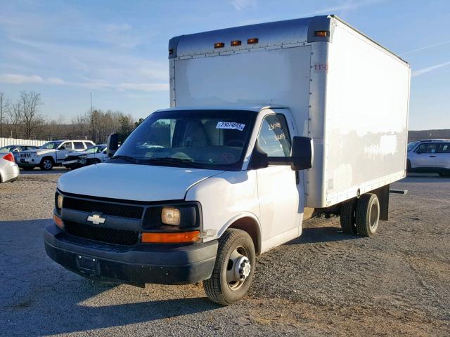 1GB3G3CG1B1152826 - 2011 CHEVROLET EXPRESS G3 WHITE photo 2