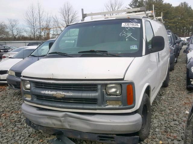 1GCFG15WX21131054 - 2002 CHEVROLET EXPRESS G1 WHITE photo 2