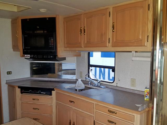 4S7UT9J13RC014229 - 1994 SPAR MOTORHOME Weiß Foto 6