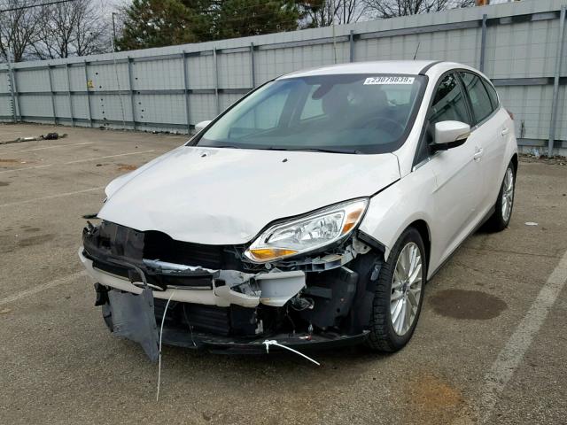 1FAHP3M28CL242488 - 2012 FORD FOCUS SEL WHITE photo 2