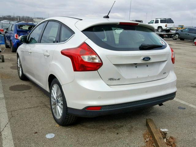 1FAHP3M28CL242488 - 2012 FORD FOCUS SEL WHITE photo 3