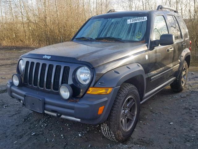 1J4GL38K55W727646 - 2005 JEEP LIBERTY RE BLACK photo 2