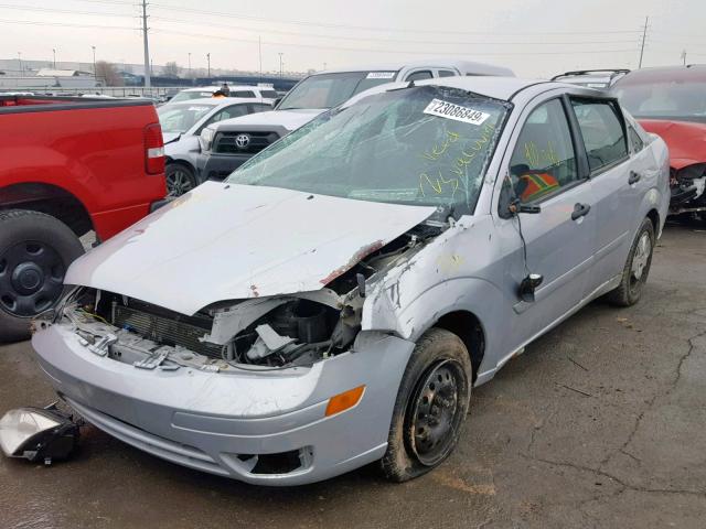 1FAFP34N37W312663 - 2007 FORD FOCUS ZX4 SILVER photo 2