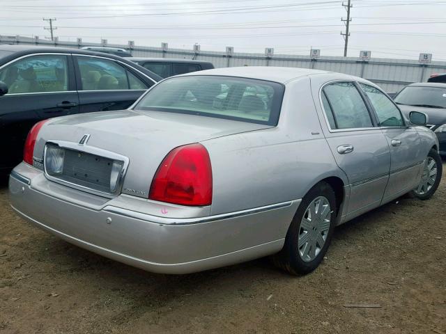 1LNHM83W24Y644415 - 2004 LINCOLN TOWN CAR U SILVER photo 4