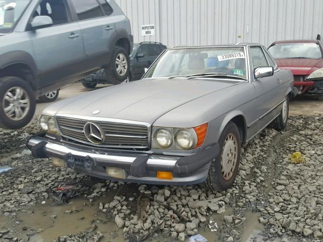 WDBBA48D5JA079261 - 1988 MERCEDES-BENZ 560 SL GRAY photo 2