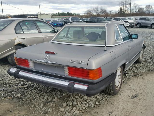 WDBBA48D5JA079261 - 1988 MERCEDES-BENZ 560 SL GRAY photo 4